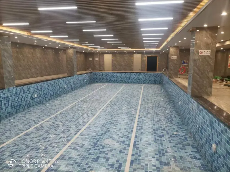 Blueway ヒートポンプが Yabowen No.1 マンション住宅プロジェクトの屋内プールの快適性を向上